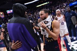 媒体人：杜兰特想要超越库里 今年得拿MVP和总冠军 显然他做不到