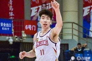 余嘉豪2000欧月薪甚至部分来自尺寸的稀缺 弗格曾拿1.7万美元年薪