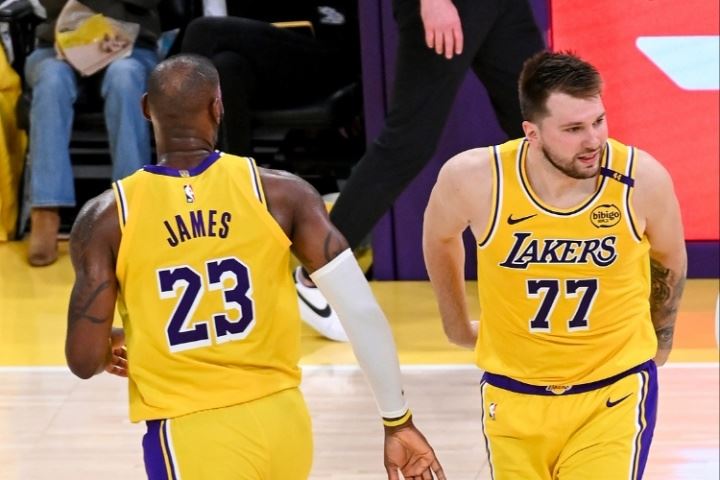 湖记：东詹今夏早就联系过并讨论下赛季如何配合 两人完全没矛盾