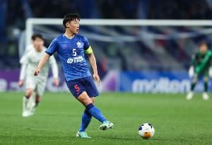 足球报：申花近3战丢9球防守端令人担忧 朱辰杰力争上海德比复出