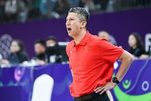 澎湃新闻：时隔十年再获“开门红” 中国男篮亚洲杯第1步有惊无险