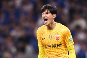 封神之战！颜骏凌本场对申花贡献6次扑救，其中3次扑出必进球