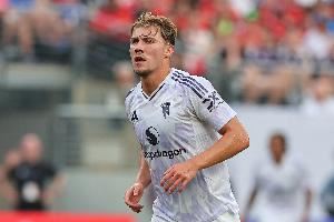 记者：米兰准备先租后买总价近4000万镑报价霍伊伦，接近曼联要价