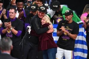 😳夸梅-布朗：珍妮女士走了 詹姆斯不能再和老板一起睡了