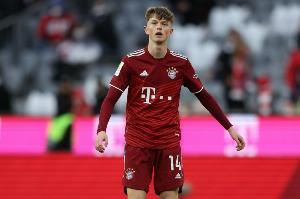 记者：拜仁小将万纳尔伤势不重，预计两周后复出