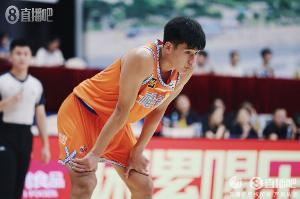 杨曦皓：最想对位周琦 想看看大魔王在内线的统治力是什么样的