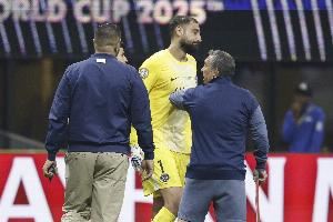 记者：曼联方面强烈否认与多纳鲁马的传闻，门将位置并非优先目标