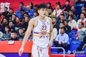 贾磊：广东超千万转会费换来陈国豪 希望用国豪+年轻球员换焦泊乔