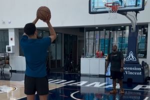 手术10周后开始训练！哈利伯顿更新社媒 晒出自己练习罚球的视频