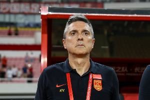 媒体人：安东尼奥执教前景不让人看好，应该给0506的球员更多机会