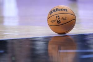 是谁👀记者：最近有球队为吸引球员加盟 帮助谈妥15万代言合同