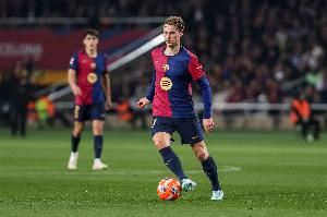 世体：德容在草皮进行了无球训练，孔德和巴德吉已参与合练