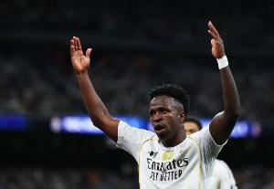 造红梅开二度！维尼修斯单场制造两张红牌，近年第四人