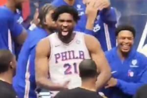 憋坏了！逆转后恩比德&替补席喷垃圾话+疑似不雅动作反击奇才球迷